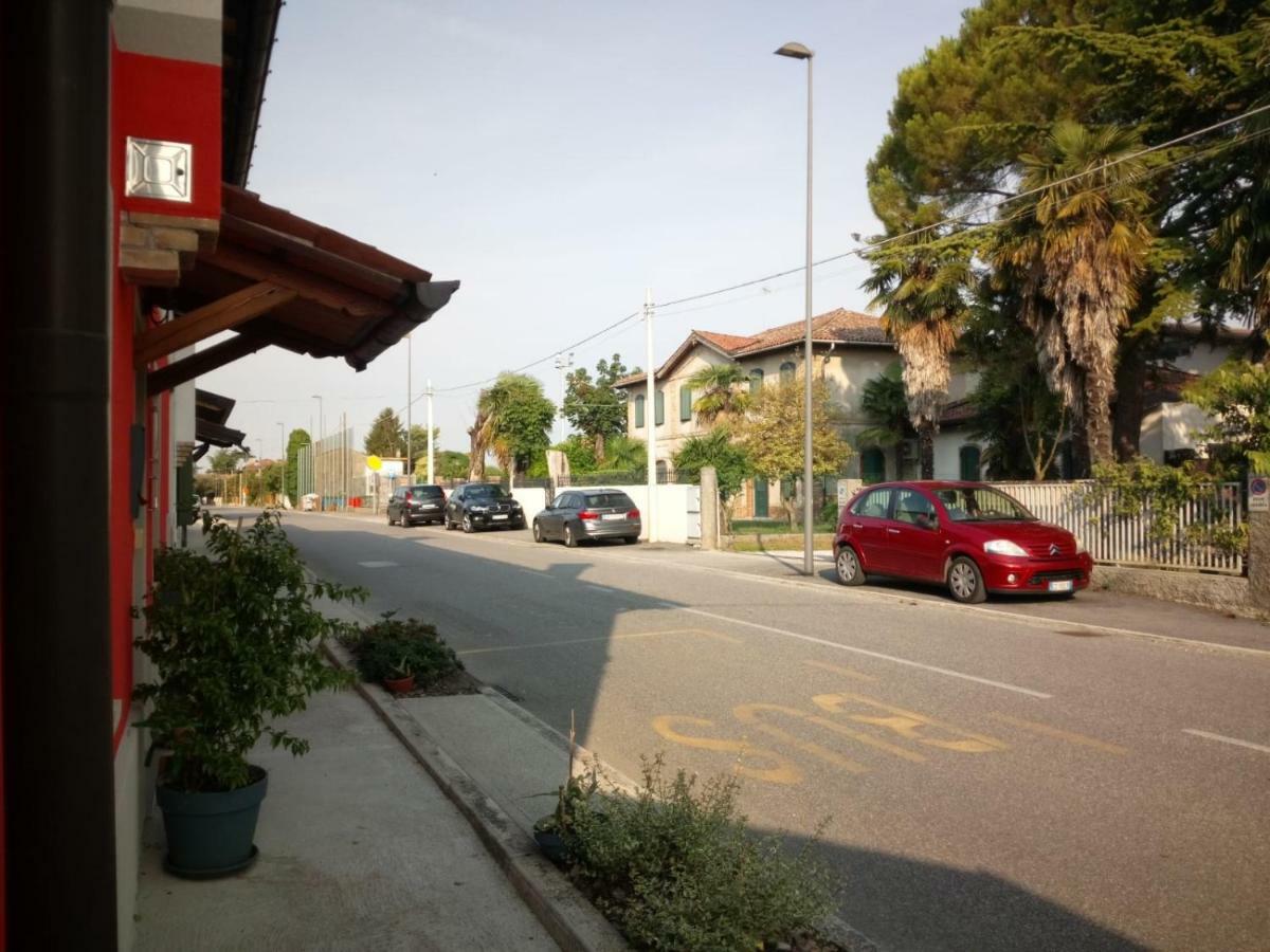 Notti Al Torre - Colazione In Camera San Vito al Torre Екстериор снимка